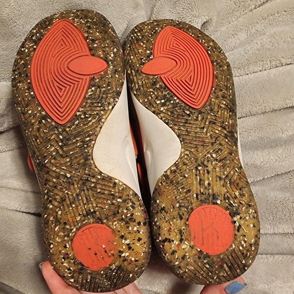 NIKE Kyrie Flytrap III basketball Shoes Size 1.5y - Picture 7 of 7